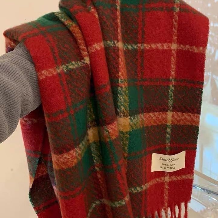 Khăn Choàng Cổ Sọc Caro Đỏ Phối Tua Rua Phong Cách Giáng Sinh Năm Mới Cho Nữ