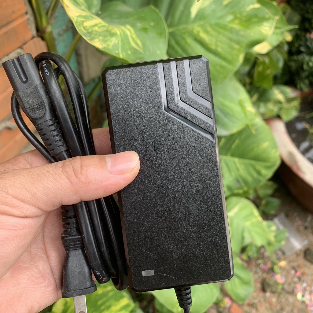 Nguồn Adapter Meic 12V DC 5A hàng tồn kho thanh lý