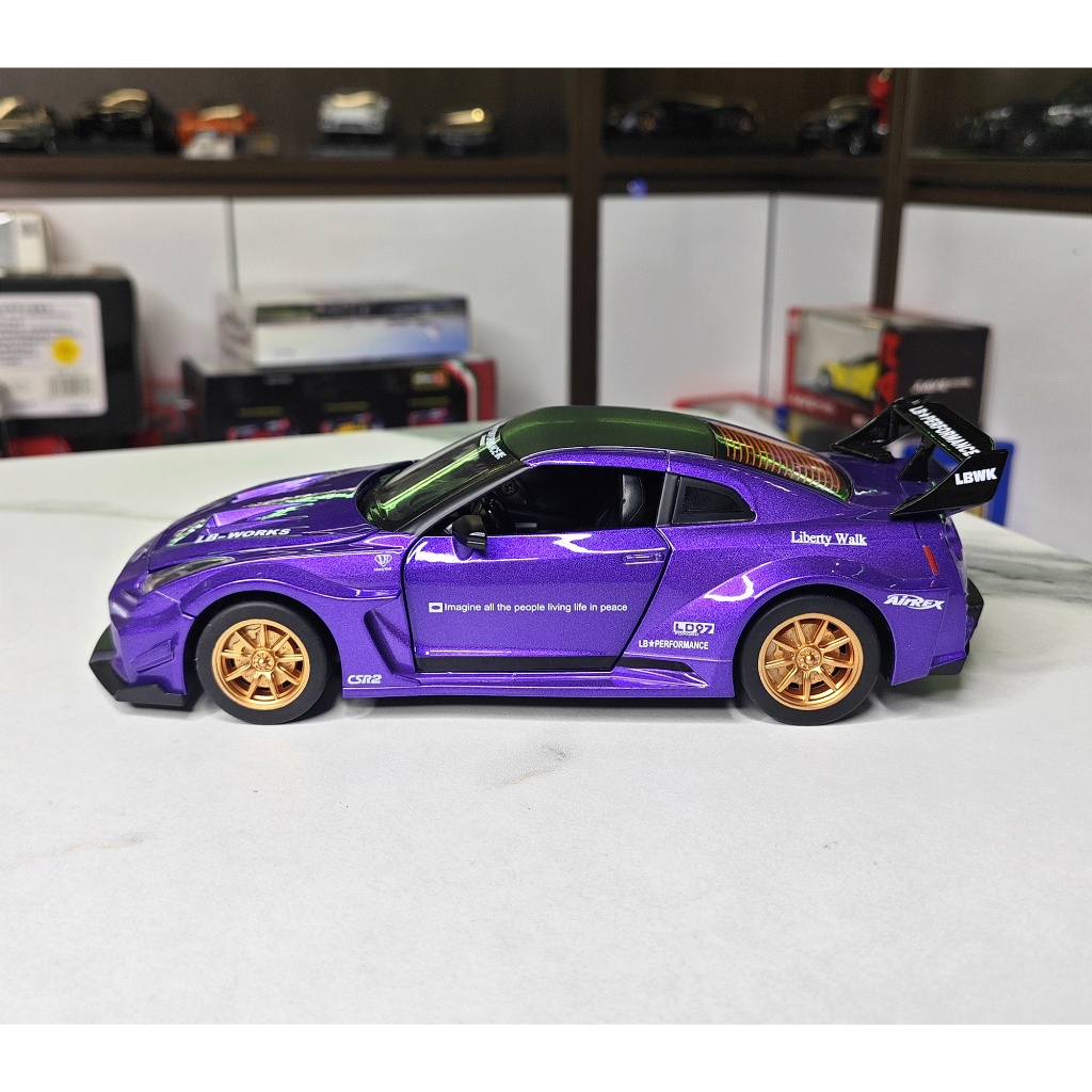 Xe mô hình hợp kim Nissan GTR CSR2 tỉ lệ 1:24 hãng Alloy 2 màu kèm Fig