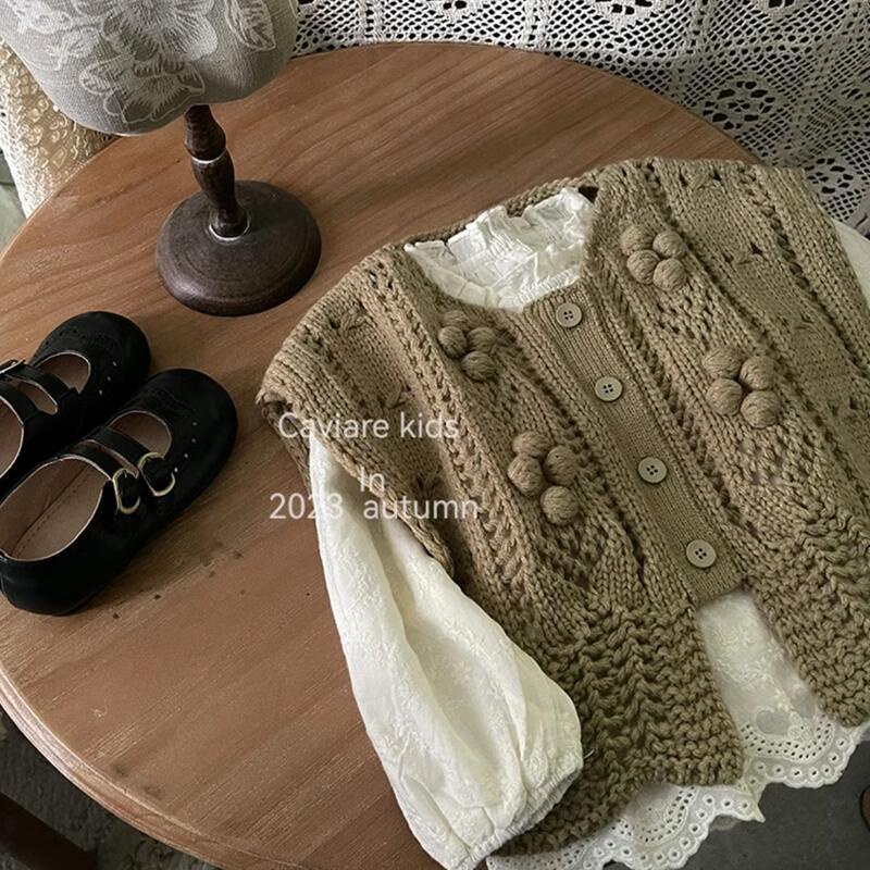 Áo Sơ Mi Trắng Thêu Hình Cô Gái Mùa Thu 2023