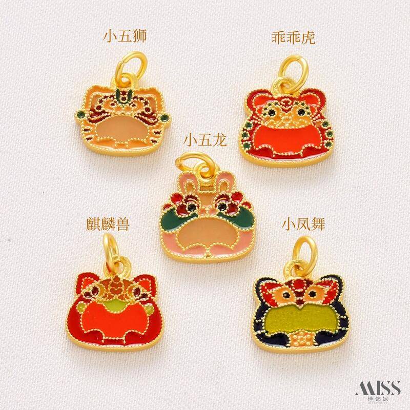 Mặt Dây Chuyền Vàng 18k Hình Năm Con Rồng Nhỏ Nhắn