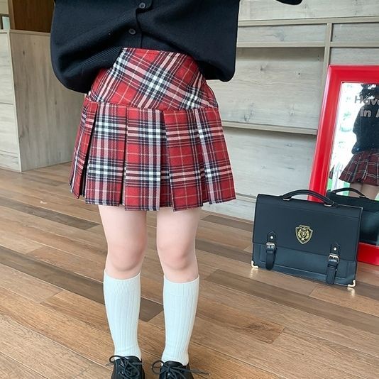 Váy Ngắn Kẻ Sọc Phong Cách preppy Của Cô Gái Năm 2023