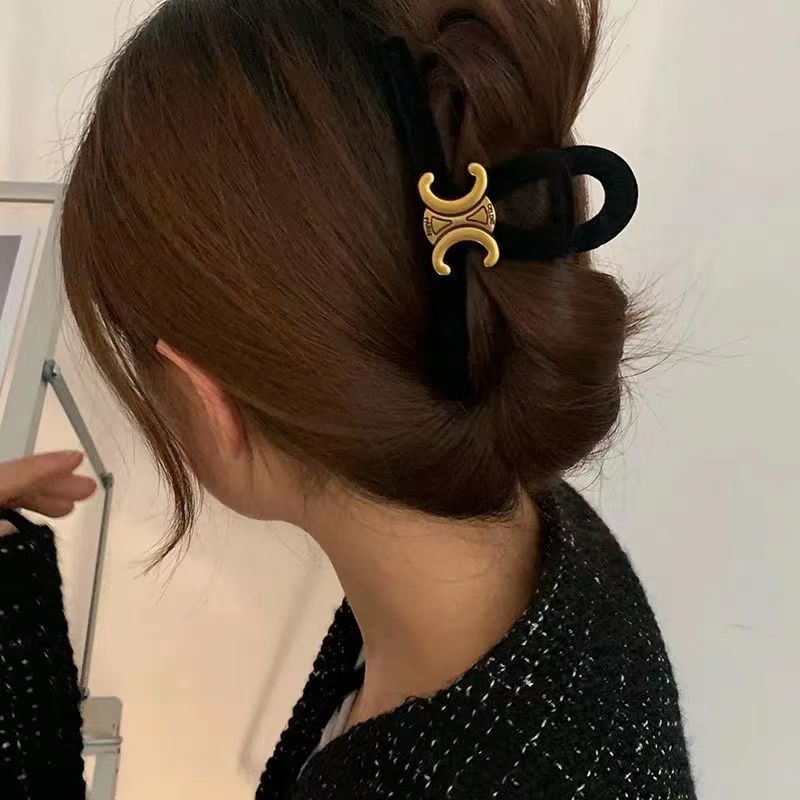 Kẹp Tóc Phong Cách Pháp Cổ Điển Sang Trọng 2023