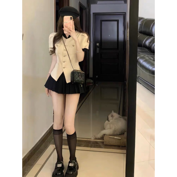 Set dạ nút trắng viền đen +chân váy xếp