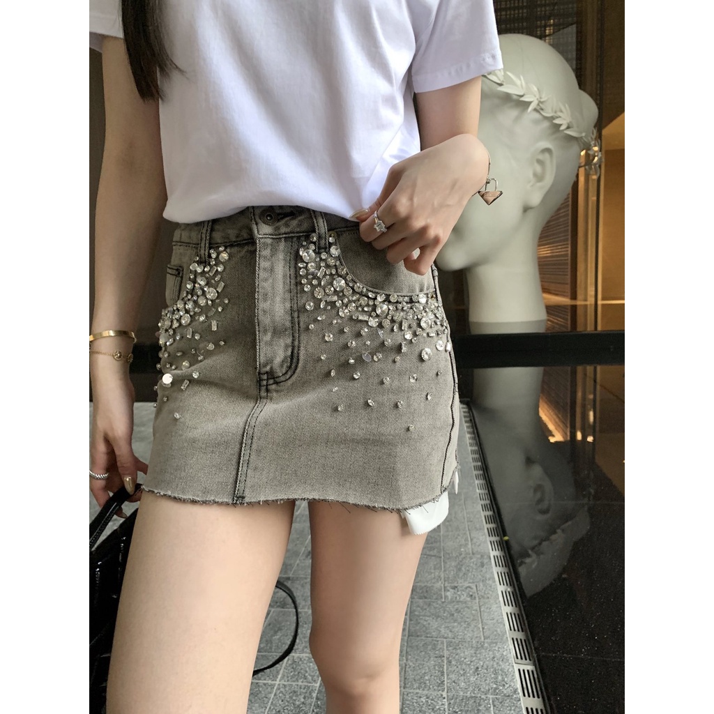 MIU MIU early autumn new hot girl style beaded gradient rhinestone decoration washed old low waist denim skirt