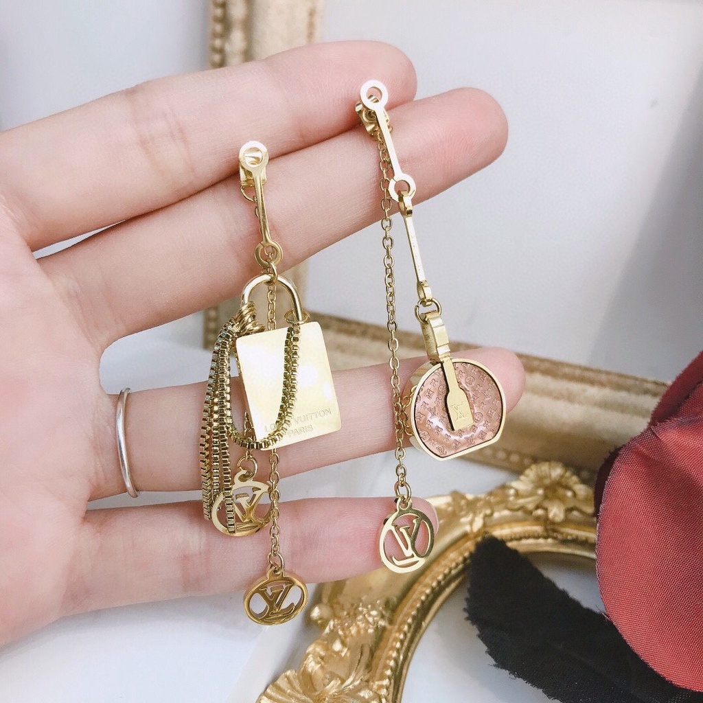 Vòng Tay louis vuitton Bằng Thép Titan Khắc Chữ lv monogram