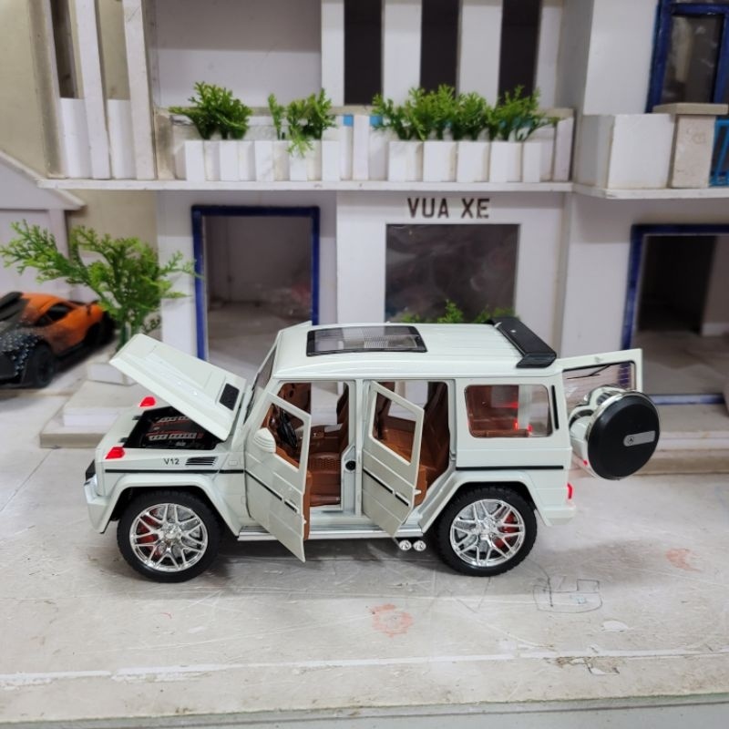 Mô hình xe Mercedes-AMG G63 tỉ lệ 1:24 bản mới  tặng kèm ô tô