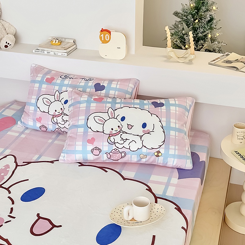 1 Ga Trải Giường Vải Nhung Giữ Ấm 360 Độ In Hoạt Hình kuromi Dễ Thương° Vỏ Bọc Ga Giường Siêu Co Giãn Có Dây Cột Đơn / queen / king