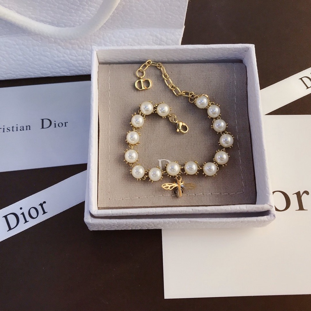 Vòng Đeo Tay dior Bằng Thép Titan Khắc Chữ Cá Tính