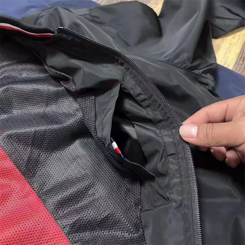 Áo Khoác Gió Thêu logo tommy hilfiger 100% Chính Hãng Phối Lưới Kẻ Sọc Bên Trong Có Khóa Kéo Cho Cặp Đôi