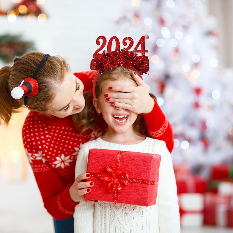 Selens Cài Tóc Xinh Xắn Theo Phong Cách Năm Mới 2024