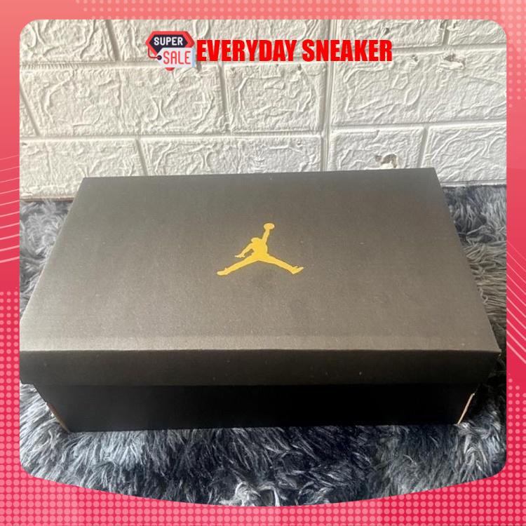 Hộp đựng nike jordan đen dùng đựng dép size từ 36-43 , kích thước 31x19x11