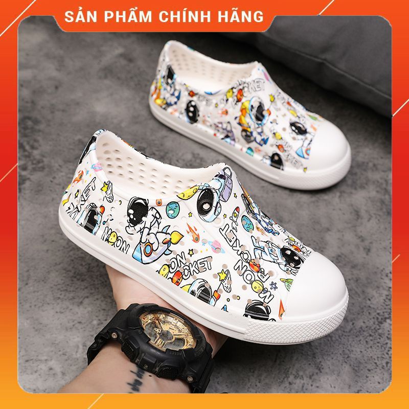 Giày NATIVE mẹ và bé 2024 siêu nhẹ, giày đi mưa đi biển, đi học thoáng khí