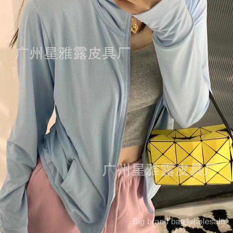 Túi Đeo Chéo Hình Vuông Nhỏ Đựng Điện Thoại Có Khóa Kéo Phong Cách macaron 2023 issey miyake Mới Cho Nữ