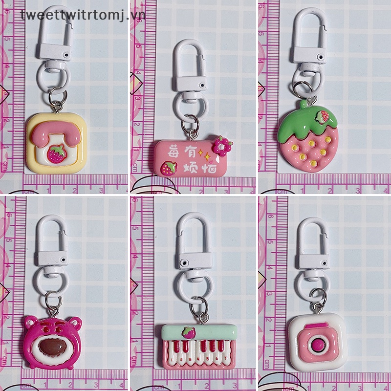 Móc Khóa Hình Chú Gấu / Dâu Tây Dễ Thương Dùng Trang Trí Túi Đi Học