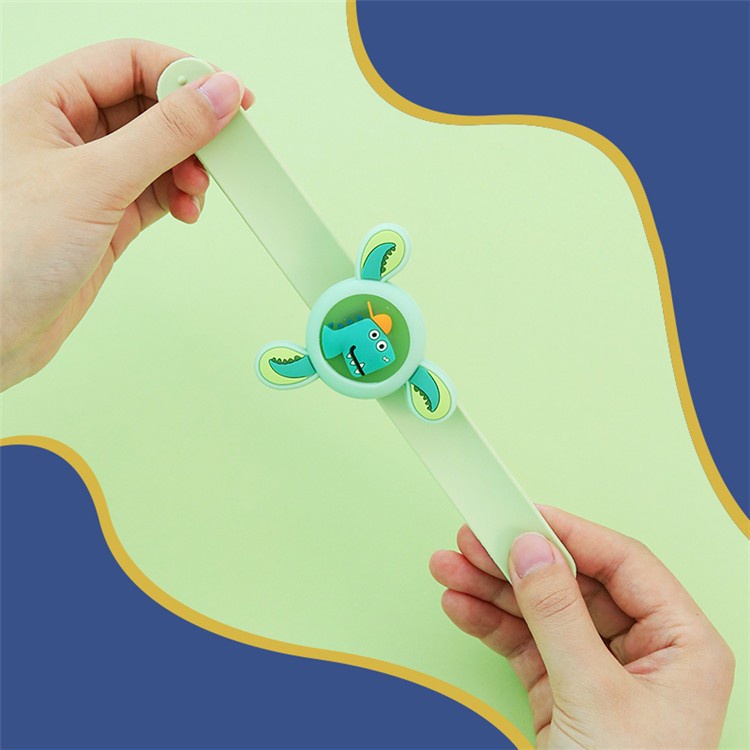 Đồng hồ xoay vòng tinh dầu chống muỗi đeo tay có đèn phát sáng hoạt hình dễ thương quà tặng cho bé