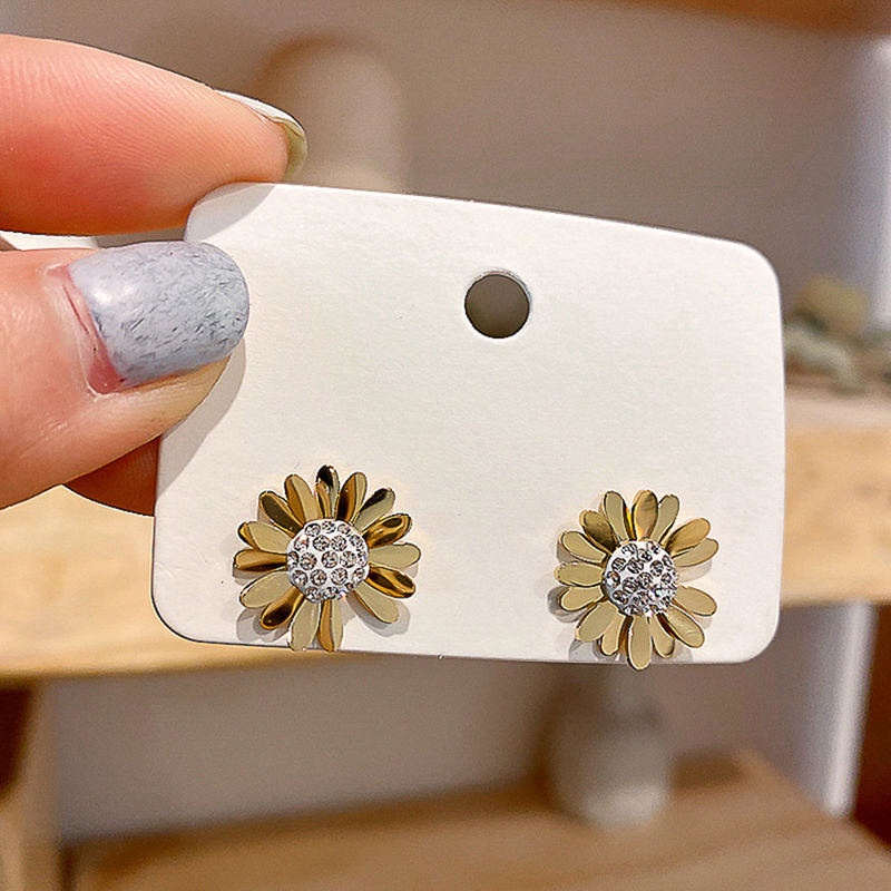 Bông tai titan nữ không gỉ hình hoa cúc nhí dễ thương phong các ins hàn quốc