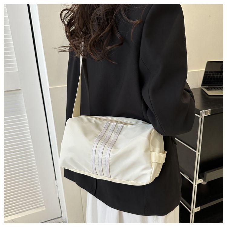 Túi Đeo Chéo Thể Thao Thời Trang Dành Cho Nữ