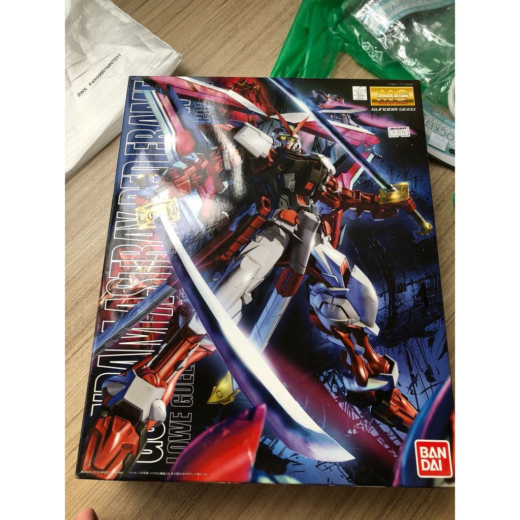 Mô hình lắp ráp MG Gundam Bandai Astray Red Frame Kai - GDC Tặng ô tô