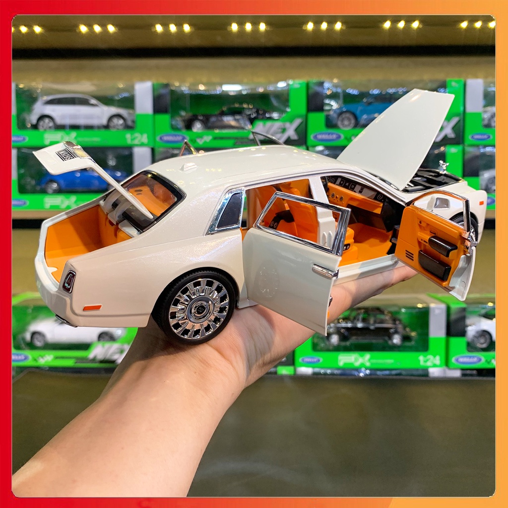 Mô hình xe Rolls Royce Phantom VIII tỉ lệ 1:20 XLG