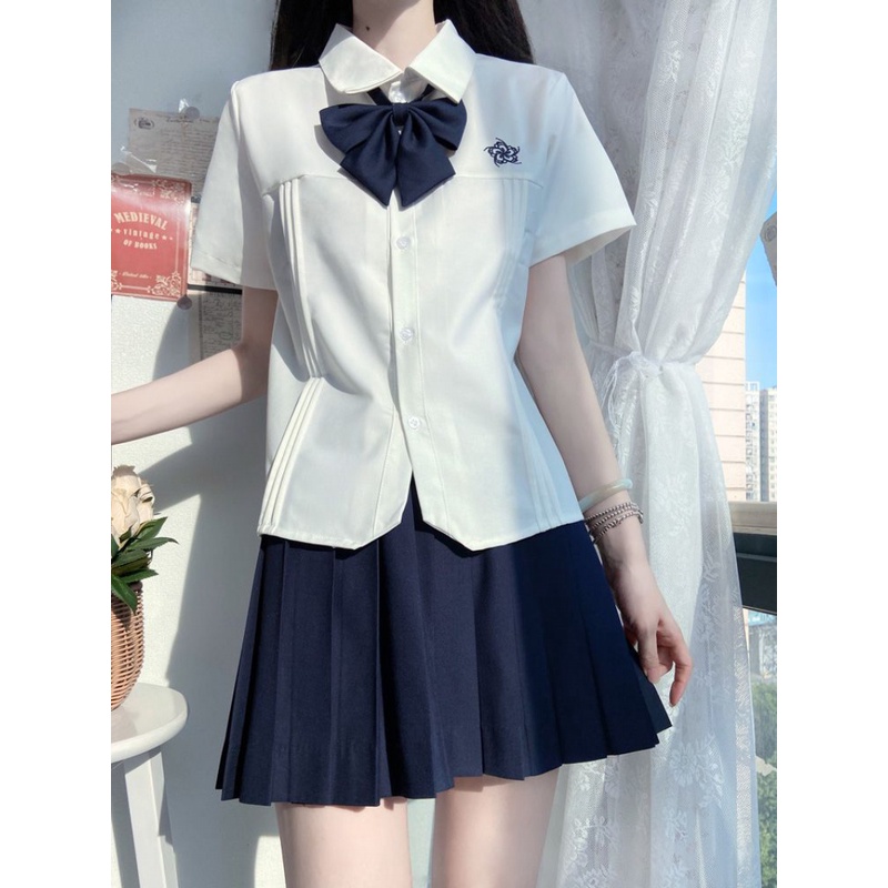 Áo Sơ Mi Ngắn Tay Cổ Vuông Thêu Họa Tiết Xinh Xắn Dành Cho Nữ