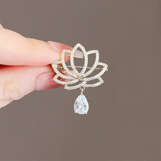 Trâm cài áo hình hoa sen đính đá pha lê thời trang