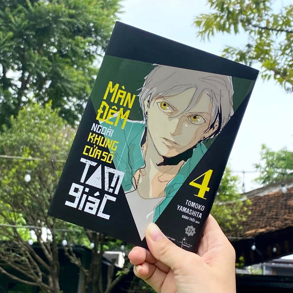 Sách Màn Đêm Ngoài Khung Cửa Sổ Tam Giác  - Skybooks - Bản Quyền