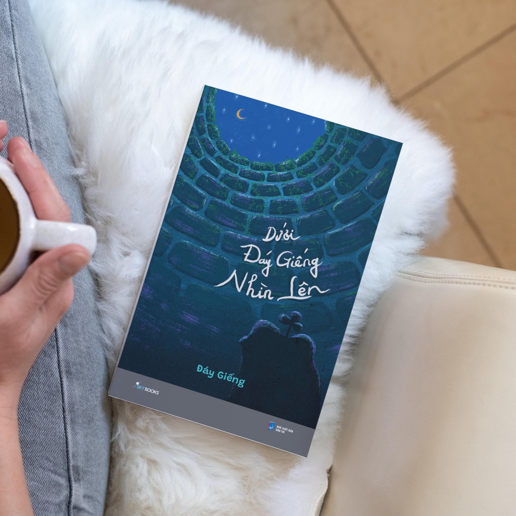 Sách - Dưới Đáy Giếng Nhìn Lên -  Tác giả Đáy Giếng - AZ Việt Nam