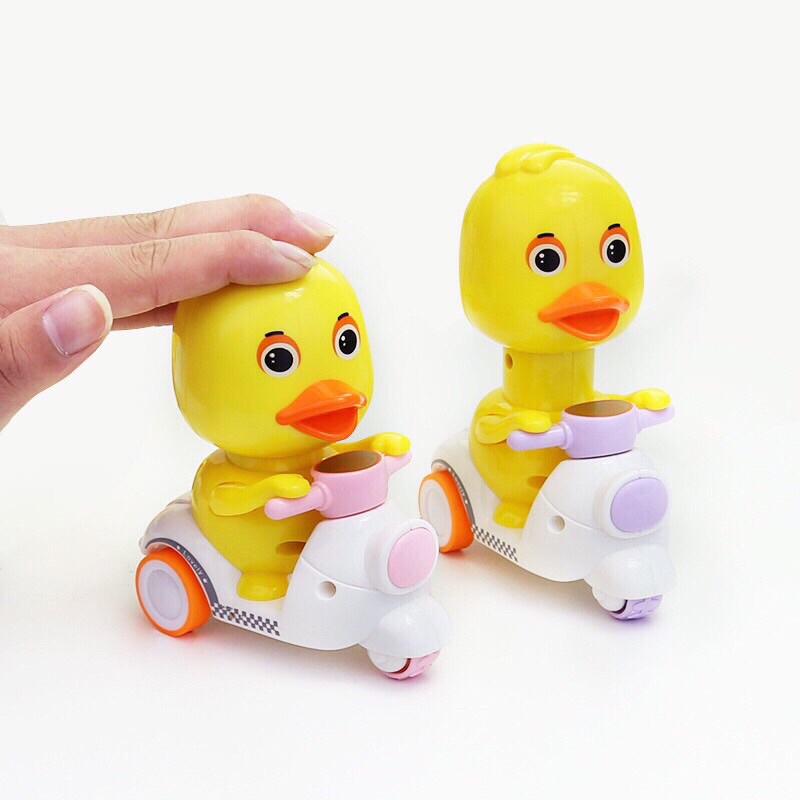 Đồ chơi vịt nhấn chạy cót, Vịt chạy xe Vespa dễ thương The Pooh- Thepooh