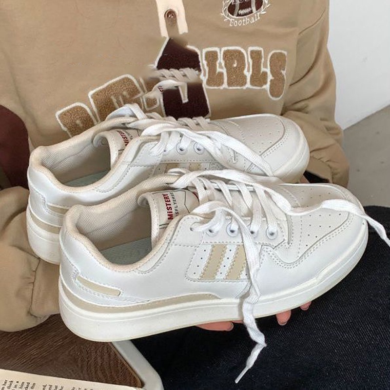 GUDETU  Giày Thể Thao Nữ Thời Trang Năng Động Giày Thể Thao In logo Ngôi Sao Đầu Tròn Thiết Kế Niche Giày Thể Thao Đế Dày Màu Trắng Dành Cho Học Sinh Giày Sneaker Đẹp.