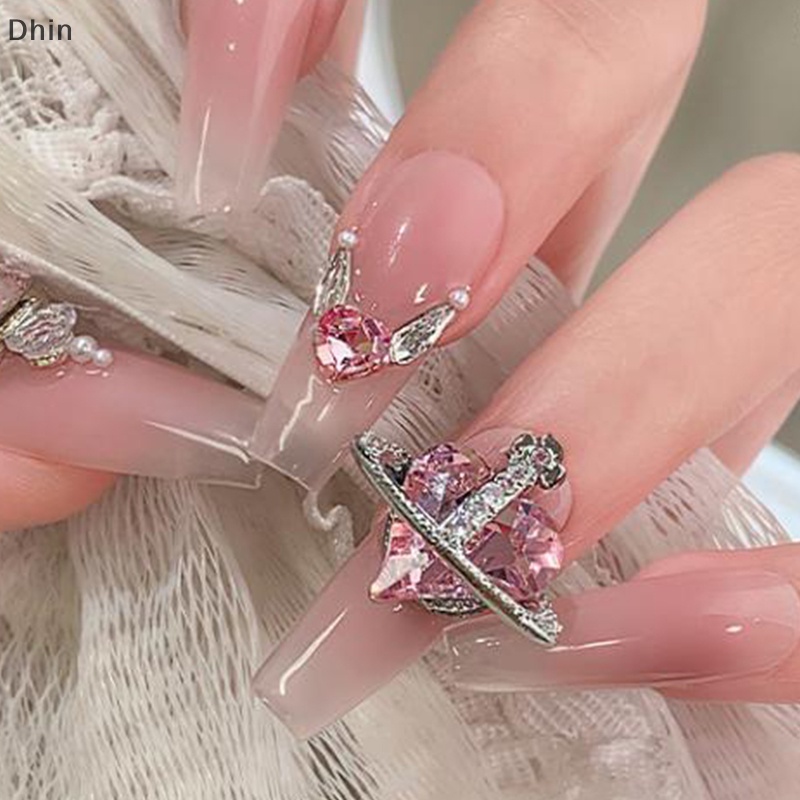 Bộ 5 Phụ Kiện Trang Trí Móng Tay Hình Trái Tim / Hành Tinh 3d Bằng Hợp Kim