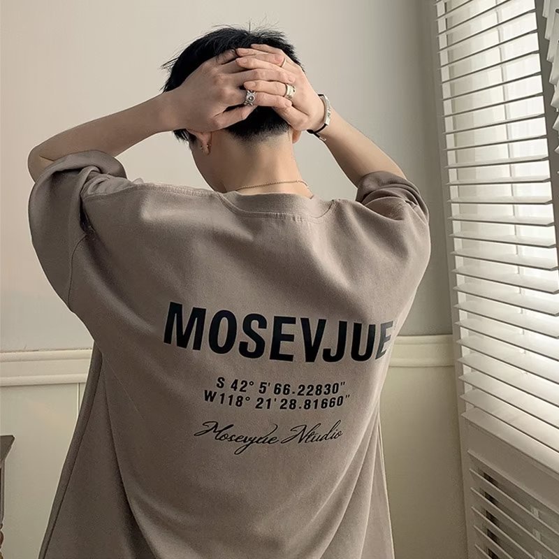 （THÍCH HỢP CHO 40KG-100KG）Áo thun nam big size M-5XL In chữ lồng Phong cách retro đường phố Hàn Quốc Áo cổ thuyền lỏng lẻo