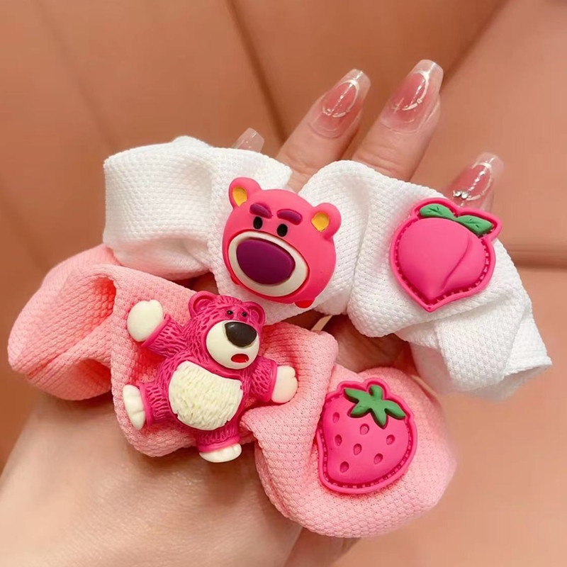 Scrunchies cột tóc gấu dâu đính charm phong cách hiện đại dễ thương S58