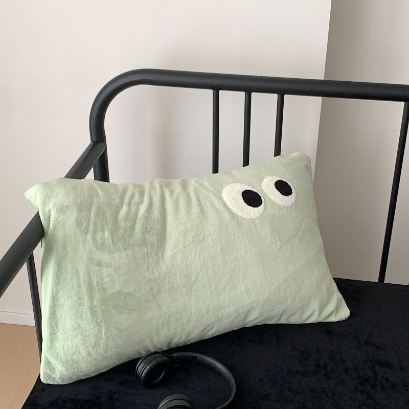 Cặp Vỏ Gối Nhung Hai Mặt 48x74cm Họa Tiết Đôi Mắt To