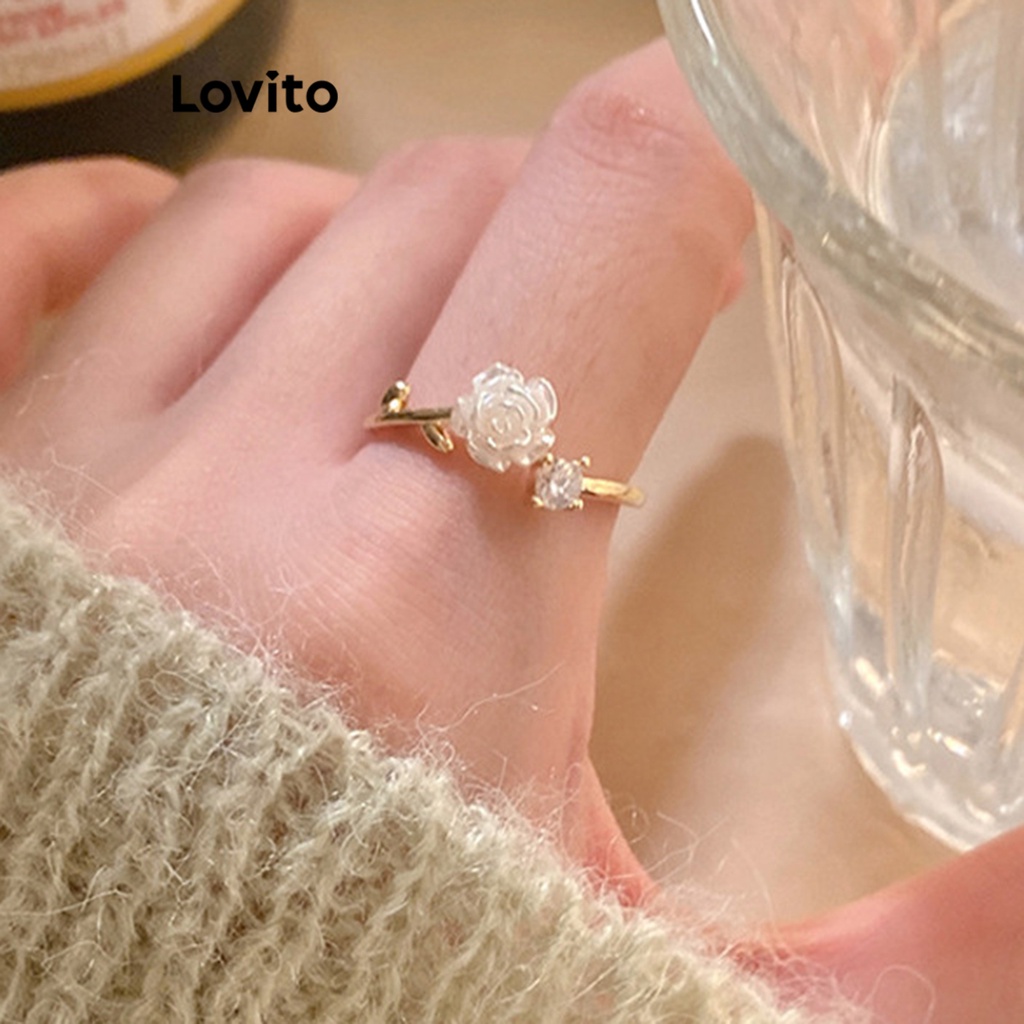 Nhẫn Lovito hình hoa thường ngày cho nữ LNA28171