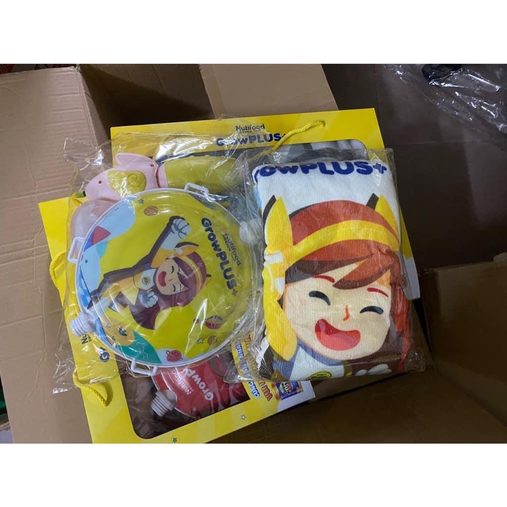 Bộ Đồ Chơi Phun Nước Và Áo Choàng Tắm