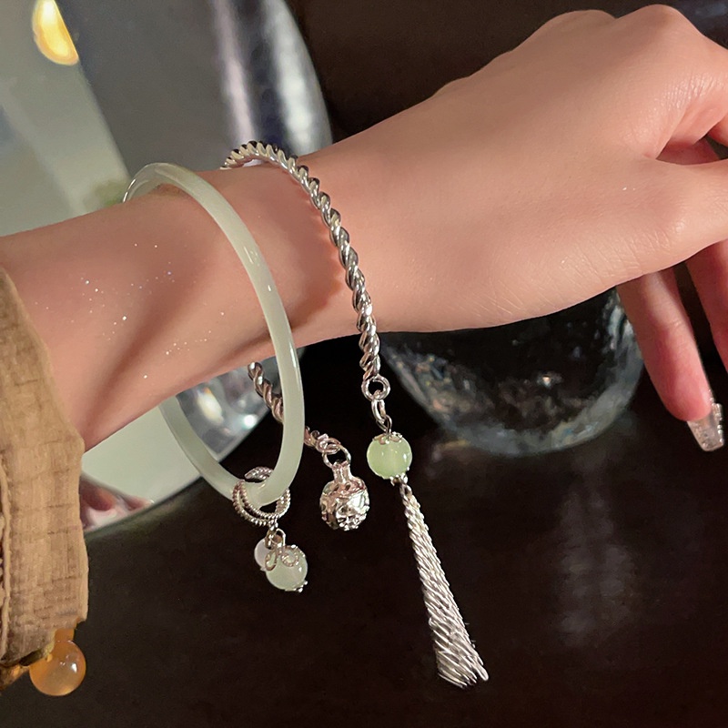 Vòng Tay Tua Rua Đính Hạt Ngọc Bích / Chuông Màu Bạc Phong Cách Trung Hoa Sang Trọng Dành Cho Nữ