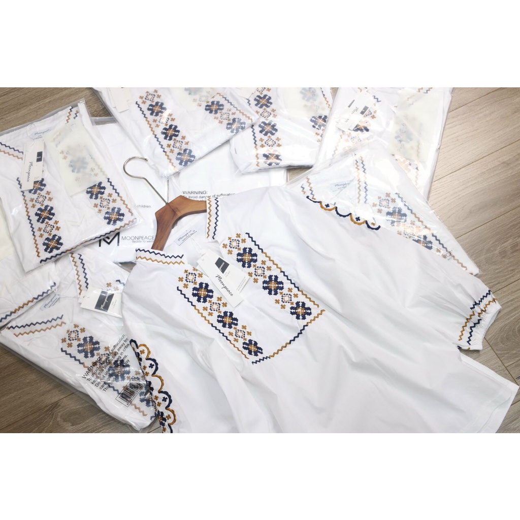 Áo Sơ Mi Thêu  M.o.o.n.p.e.a.c.e