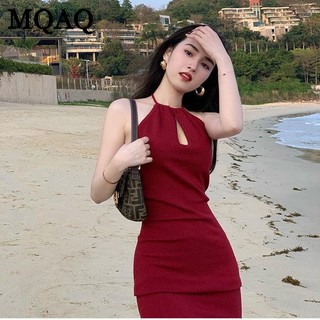 Mqaq đầm dài ôm dáng xẻ tà cổ yếm màu đỏ quyến rũ phong cách pháp
