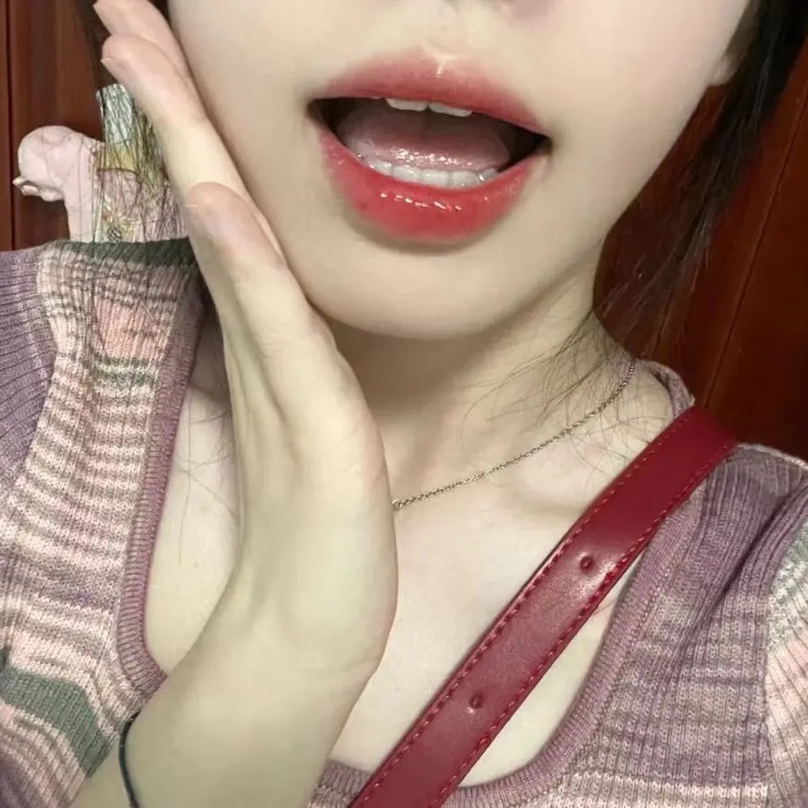 Son Kem Hiệu Ứng Gương Màu Tím Tuyết Pha Lê Dưỡng Ẩm Không Thấm Nước Lâu Trôi