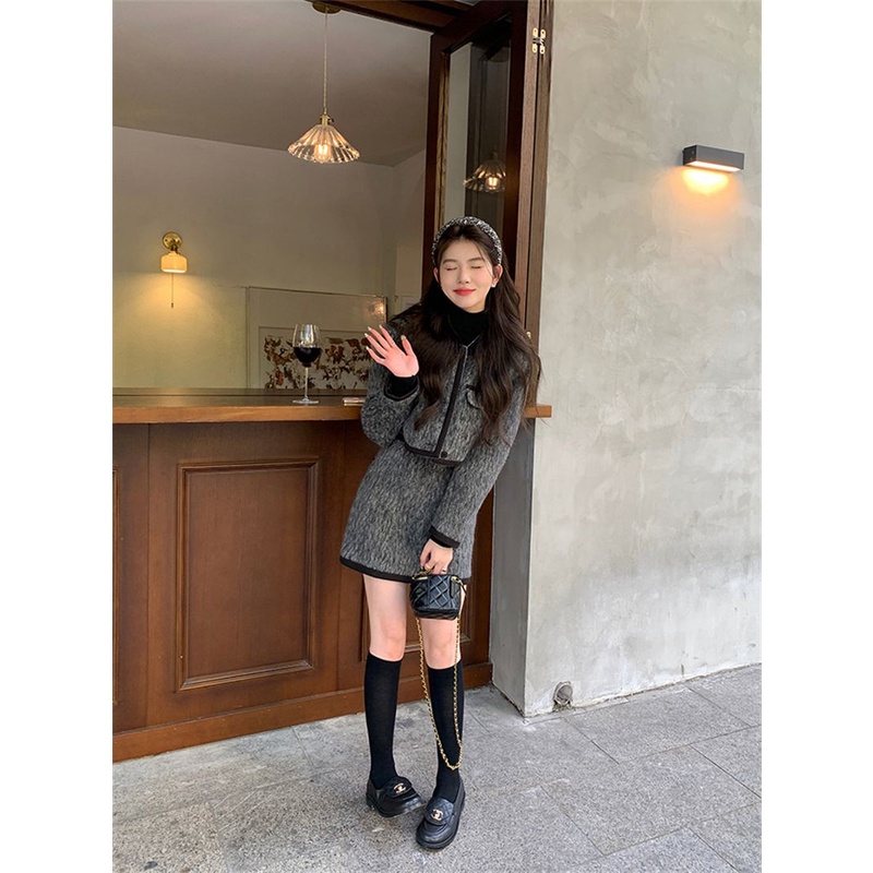 Bộ Áo Khoác Tay Dài Phối Chân Váy Ngắn Lưng Cao Dáng Ôm Thời Trang Xinh Xắn Cho Nữ