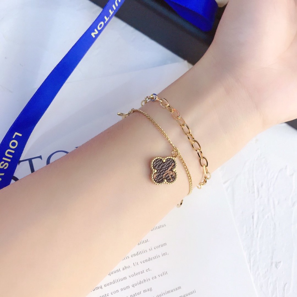 Vòng Tay louis vuitton Bằng Thép Titan Khắc Chữ lv monogram