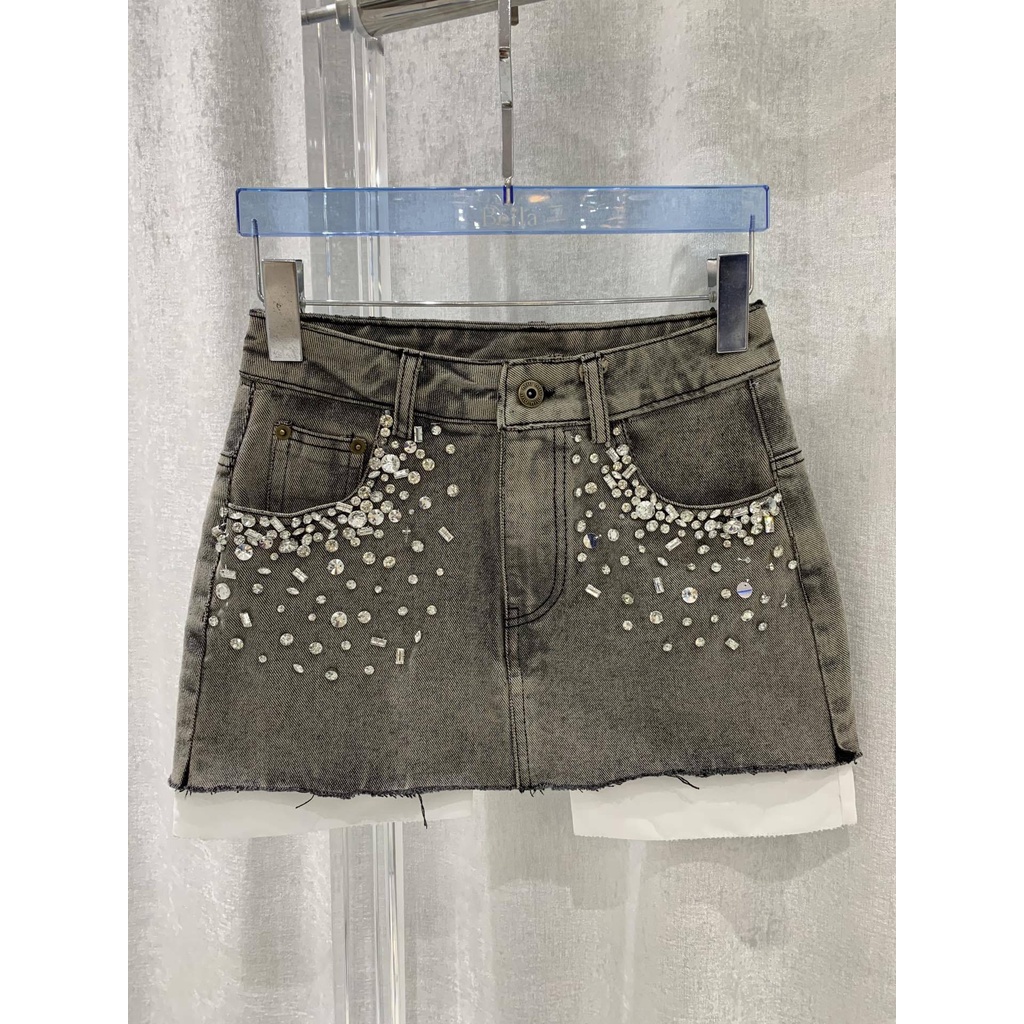 MIU MIU early autumn new hot girl style beaded gradient rhinestone decoration washed old low waist denim skirt