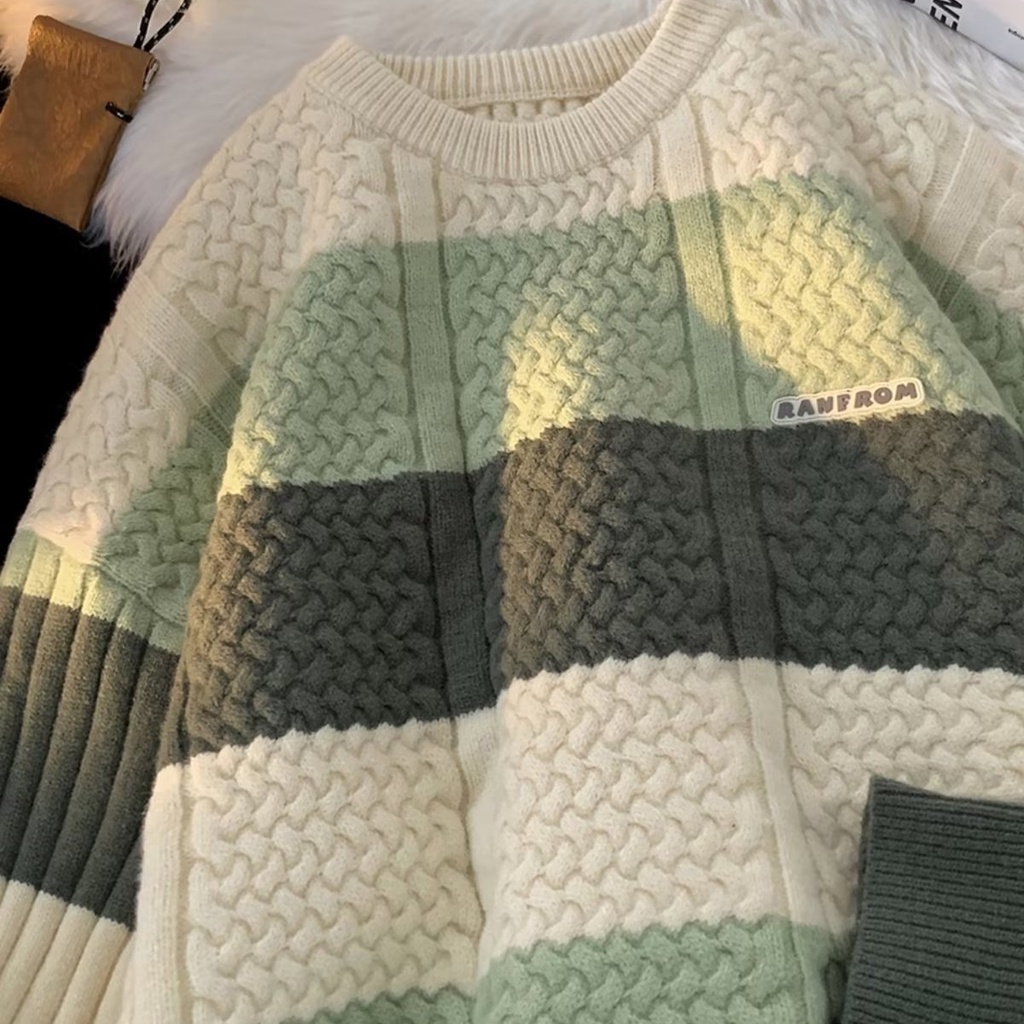 Áo sweater Dệt Kim Họa Tiết Sọc Xoắn Màu Hồng Phong Cách Đảo Mỹ Cao Cấp Cho Cặp Đôi