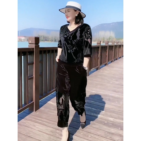 Set Đồ Hai Món Bằng Vải Nhung Sang Trọng Cho Phụ Nữ Trung Niên
