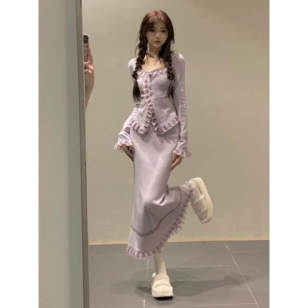 Bộ Áo cardigan Dệt Kim Phối Bèo + Chân Váy Đuôi Cá Màu Tím In Hoa < 77