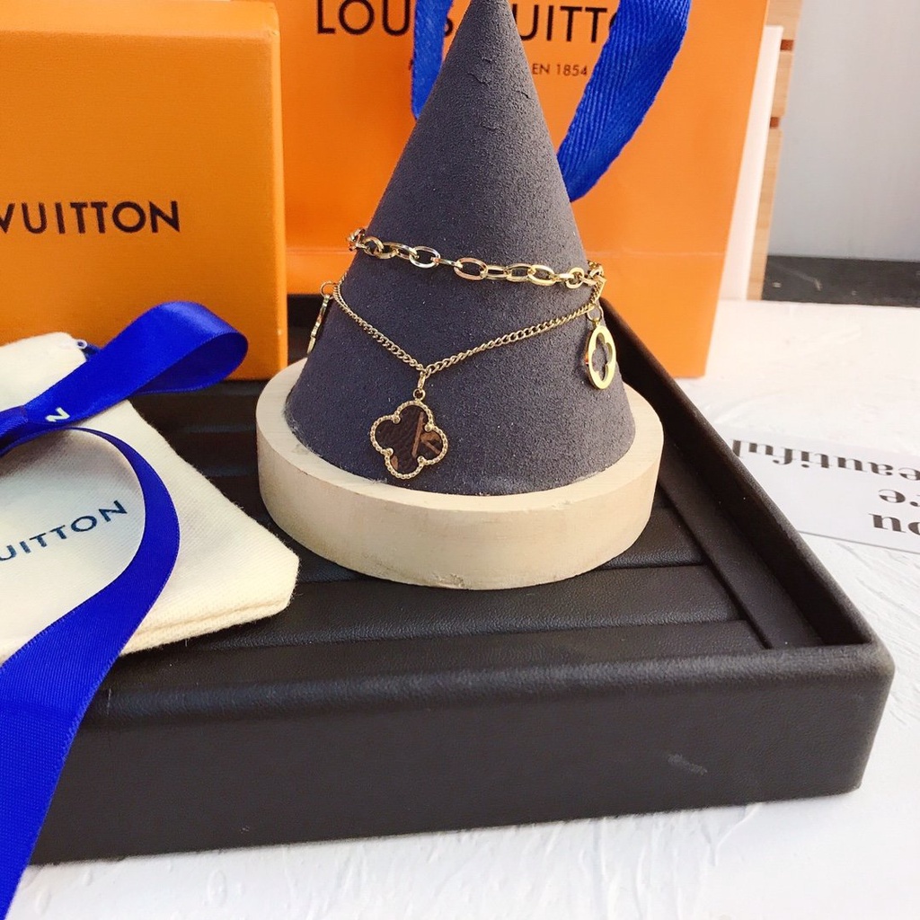 Vòng Tay louis vuitton Bằng Thép Titan Khắc Chữ lv monogram