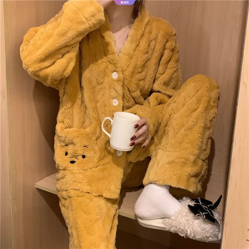 Bộ Đồ Ngủ Vải flannel Mềm Dày Dáng Rộng Cài Nút Cổ Chữ v In Hoạt Hình Gấu pooh Dễ Thương Cho Nữ