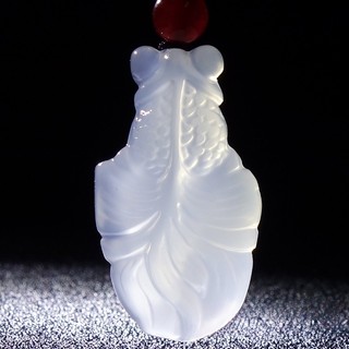 Băng Trong Suốt Trắng Chalcedony Cá Vàng Mặt Dây Chuyền Mã Não Hơn Nhiều Năm Trên Vàng Ngọc Full House Mặt Dây Chuyền Đơn Giản Phổ Biến