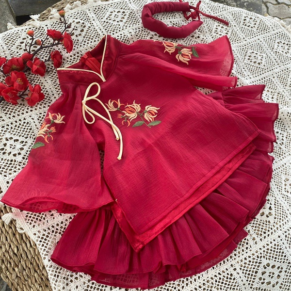 Set áo dài đỏ hoa thêu cho bé gái kèm mấng